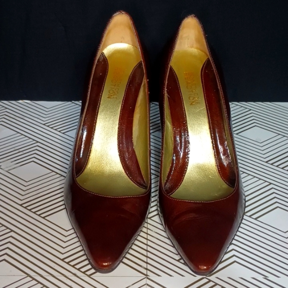 Kenneth Cole reaction ladies pumps size 8 patent leather.